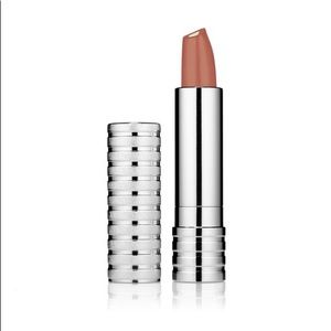 Clinique dramatically different lipstick“canoodle”